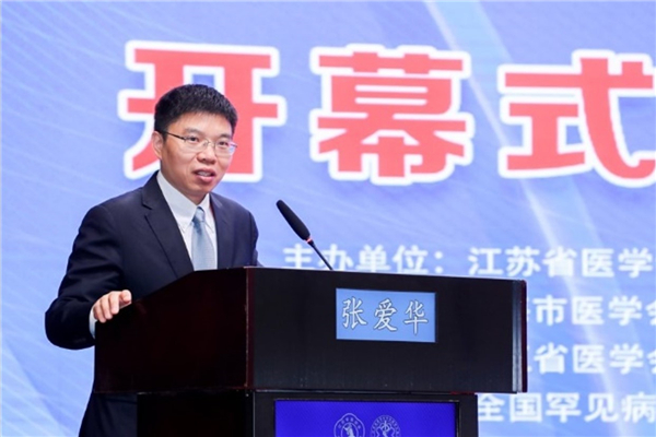 医科大学附属儿童医院副院长张爱华教授做开场工作汇报与分会工作规划